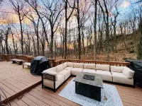 Luxury Wintergreen 5Br • Hot Tub • Sleeps 16+ • Dog Friendly