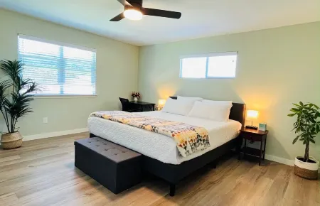 New Stylish Family Friendly Home Near Community Pool and Park in NW Austin Отели в г. Сидар Парк
