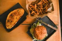 Traverse City's Local's Hideaway: King Suite & 4 Hot Tubs Await!