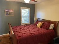 Compass Rose: Orient yourself! 3 bedroom peaceful retreat on the lake - Wifi