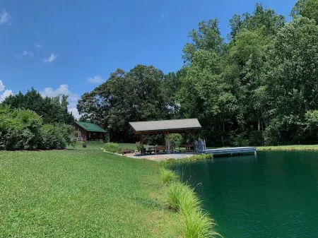 Lazy Lake Cabins - Cozy comfort in the Blue Ridge Mountains