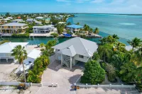 Paradise on Sugarloaf Key! 704-650-8105 Summer and Fall Low Rates. Hotels near Capt. Pete's Coconut Garden