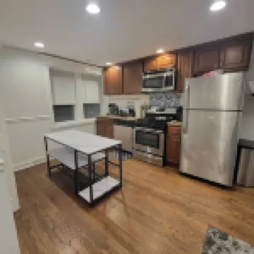 Cozy 2-bedroom apartment in welcoming Chicago in the Wicker Park area