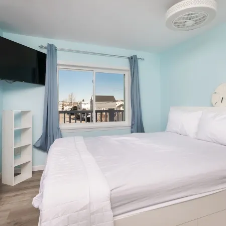 Short stroll to the beach! Newly renovated, 3 bedroom condo, wrap around porch