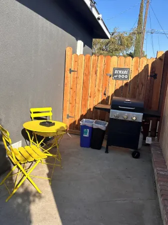 Cozy, private full Guesthouse in Bakersfield, CA