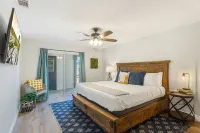 Dove Creek Retreat - Resort Style Home, Saltwater Pool/Jacuzzi, Highspeed Wi-Fi