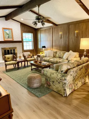 Nostalgia Nook, Tulsas charming 80’s throwback! Hotels in Bixby