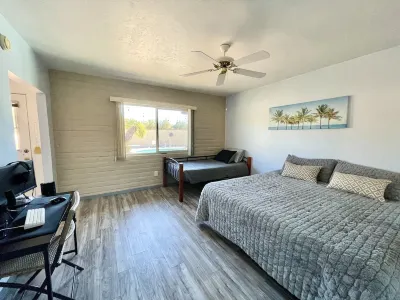 Large home / pool near the Catelina Foothills Tohono Chul | Gardens, Galleries, and Bistro附近的飯店