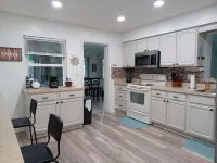 Cozy canal front home. Minutes from Sebring International Raceway.