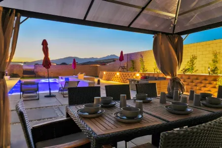 Desert Dream, Pool/Spa, Jr Pickleball court with Game Room Отели рядом с достопримечательностью «Desert Hot Springs Chamber-Commerce»