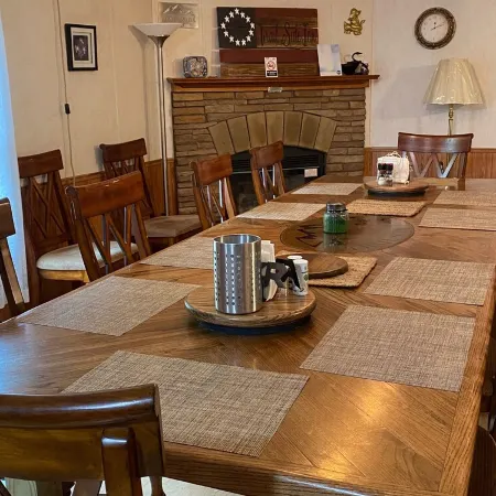 Trail Side Inn 4 bed 2 bath with trail access to 4 Hatfield-McCOY trails system