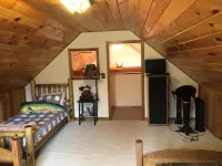 Hideaway in the Great North Woods - direct access to snowmobile trails エロルのホテル