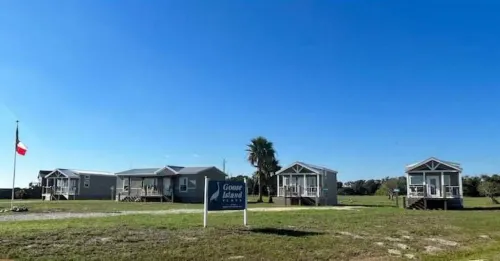 Goose Island Flats - The Ibis 1 BR 1 BA