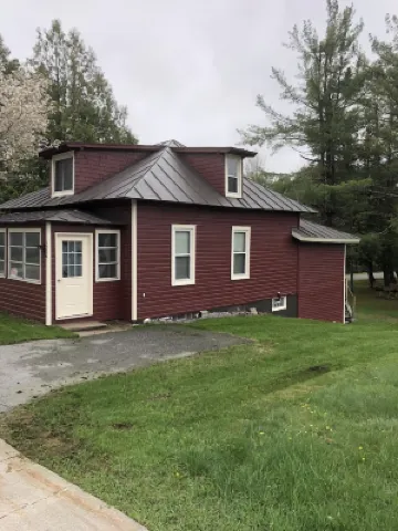 ENTIRE HOUSE IN TOWN ~ DOG FRIENDLY              “CAMP KOSKENKORVA”