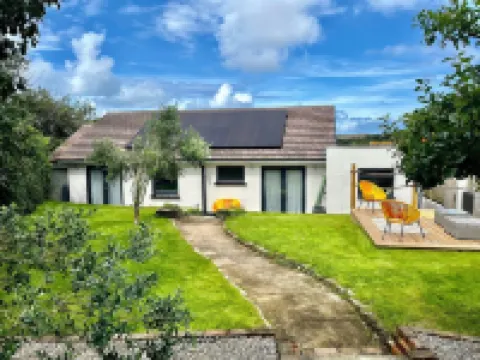 Detached 3 bed 3 bath home 7 mins walk to Padstow Harbour- Pet Friendly Parking