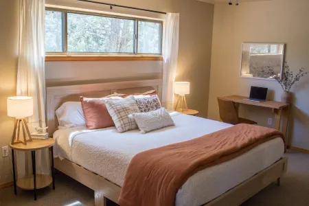 Dogs welcome - Gorgeous, Spacious Cabin in the Pines