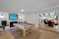 Sleeps 17/Private Beach & Heated pool /mins to Downtown /Buccs /Bush Gardens/Zoo Hotels in Egypt Lake-Leto