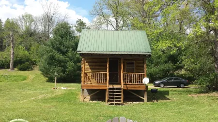 Glory Days Riverfront 1800s log cabin near Gem mines