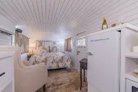 Glamping in Spicewood TX Hill Country- The Vagabond