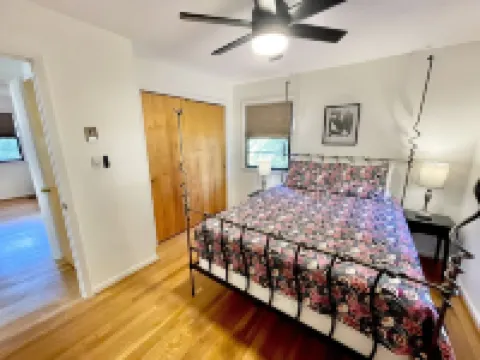 1950's 3BR Downtown Cary Ranch! 10 Min Walk to Downtown Cary Park!