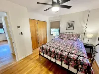1950's 3BR Downtown Cary Ranch! 10 Min Walk to Downtown Cary Park!