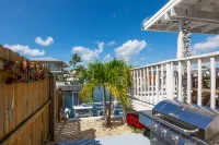 Key Largo Waterfront home with 40’ dock and boat lift. Walk to Pennekamp 키라고 호텔