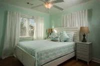 Beach Front South End, Designer Decorated, Dream Retreat on Tybee Island!