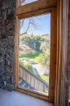 Waterfall House, Canyon Views and Private Waterfall
