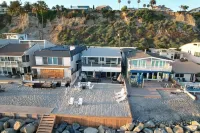 Beachfront Bliss - Steps to Sand + 5 Large BRs - 3성급