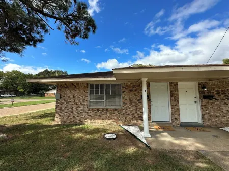 Piney Woods 5  - King Bed Отели в г. Тексаркана