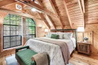 Smoky Mountain Christmas! King Beds -Hot Tub -Fire Pit -Pool Table -Wood Stove!