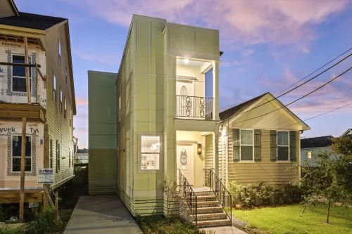 Remarkable Superdome Group Home w/Heated Pool, Parking, Patio, 8 Beds & 5 Baths