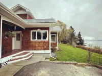 Gorgeous Cozy Spacious Bayfront home with Stunning Views and Beach Access
