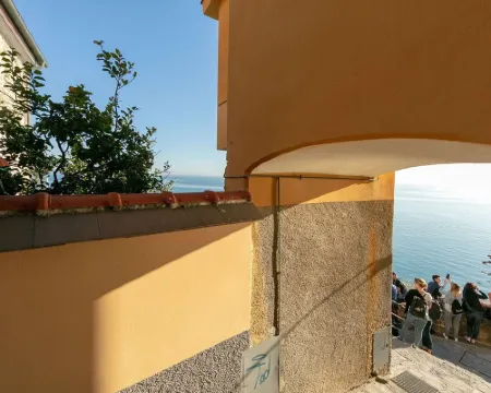 Romantic Lemon Double Room Hotels in Corniglia
