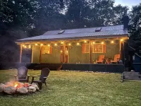 Charming ADK Retreat Walking Distance to Town and River ウェッブのホテル