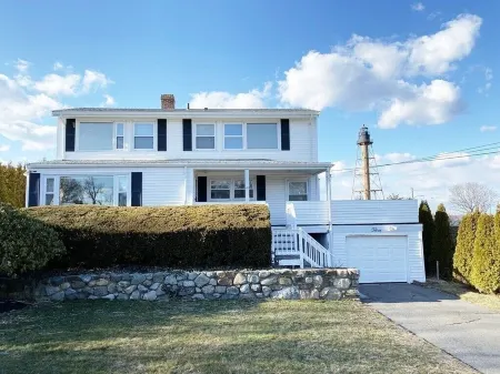 The Sunset Lighthouse Marblehead - Exclusive Waterfront 3brm/2.5bath Home Отели в г. Марблхед