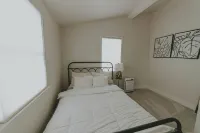 Cozy 2-bedroom house in brilliant Benton City near wineries & cafe's.