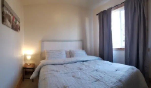 3 Blocks to the Lake & Close to Downtown, High Speed Internet, Sleeps 6!