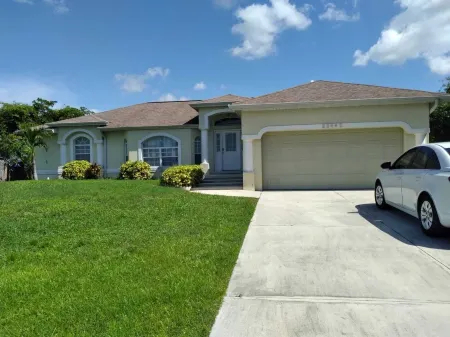 Serene 3BR Retreat with 2 Baths - Your Perfect Getaway Awaits! Отели в г. Порт-Шарлотт