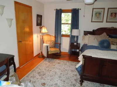Quiet Bird River Bungalow and Nature Retreat Pet Friendly Hotels near Wags Dog Park at St Helena Park