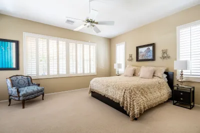 Luxury, spacious, spa home, sleeps 8, Chef Kitchen, office, plus sep. casita. Hotel in zona Palm Desert Palms