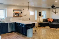 Pet & Family Friendly 3 Bedroom Home in Heart of Thatcher Hotels in Thatcher