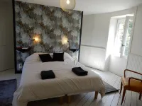 Castle outbuilding sleeps 6 Hotels in Morlaix