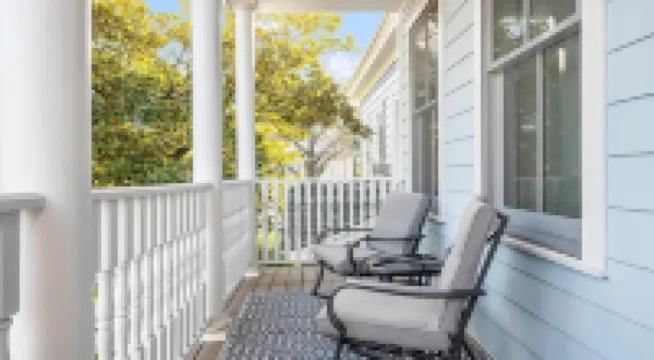 Historic District Gem - 2BR/2BA, Walk to Forsyth Park - Upper Level