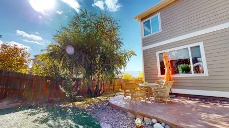 Family-Friendly Home with Hot Tub & Close to USAFA Отели рядом с достопримечательностью «Парк Уотерфронт»