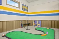 Barn! Golf Sim/Theater, Bunk Slide, Mini Golf, Hot Tub, Saloon Bar, Firepit!