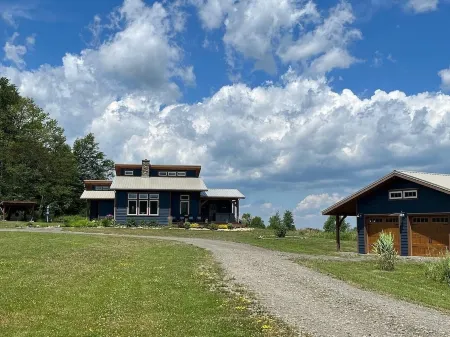 Custom Finger Lakes home near Ithaca with hot tub