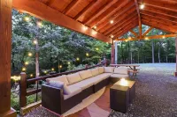 4Bdr+ Loft ~ Dog Friendly~ Hot tub~ Game Room ~ Resort Pool ~ Fire Pit- Ellijay