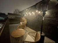 Private 2 Level Apartment with Hot Tub in Tremont
