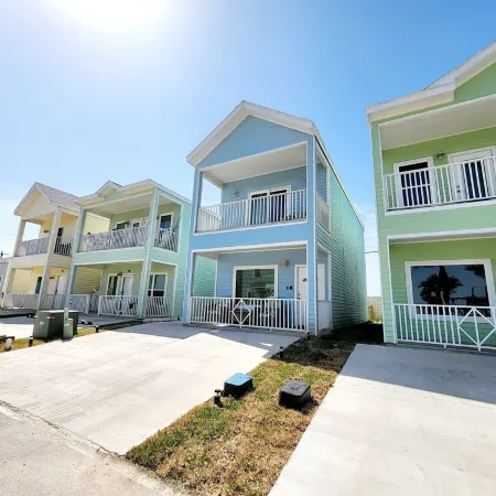 Beautiful And Cozy Bayfront Getaway at Port Isabel